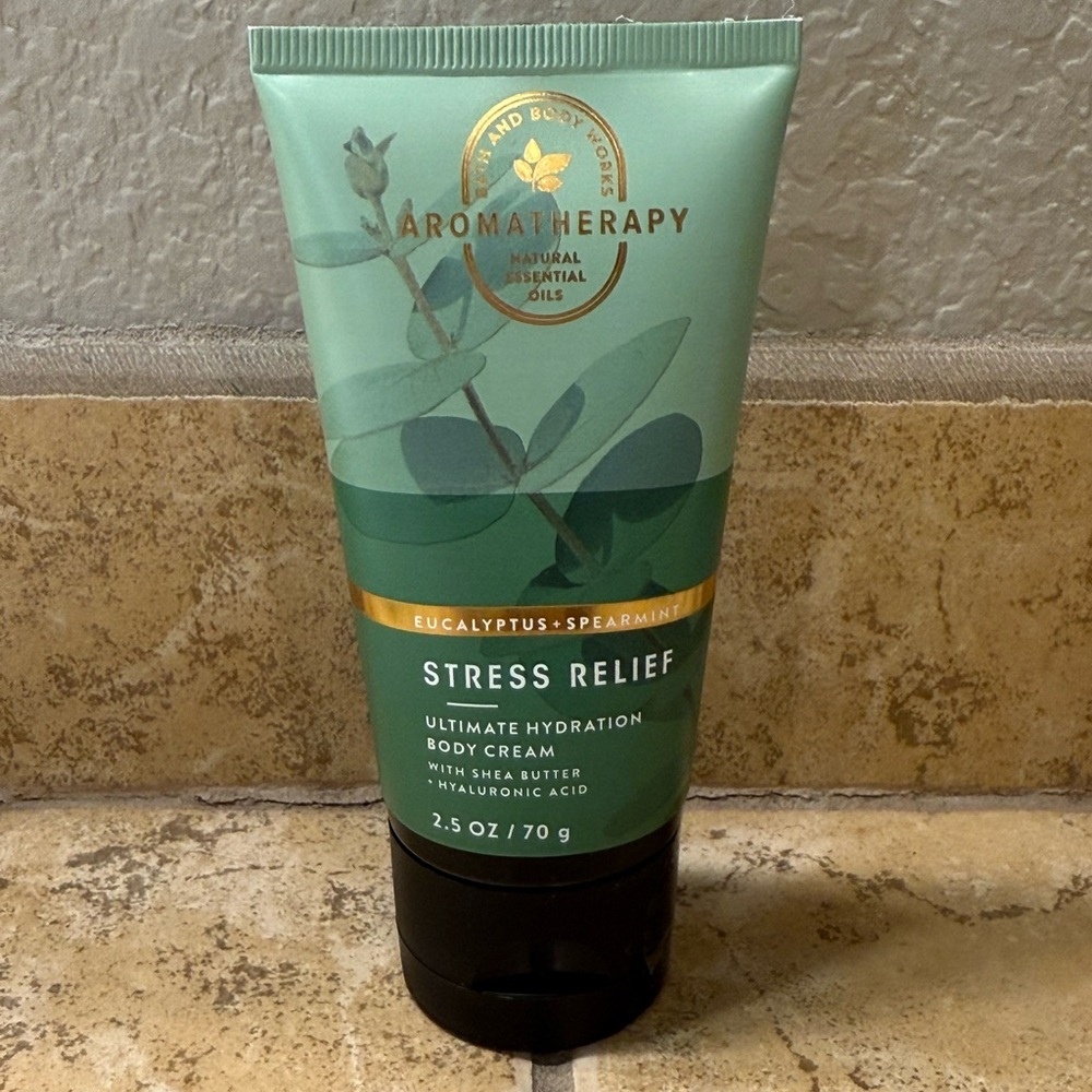 Bath & Body Works Aromatherapy Stress Relief Body Cream - Green and Black